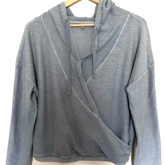 Free People Movement Women's Criss Crossed Sweat  in Denim Gray Sz Medium Hoodie - Picture 2 of 10